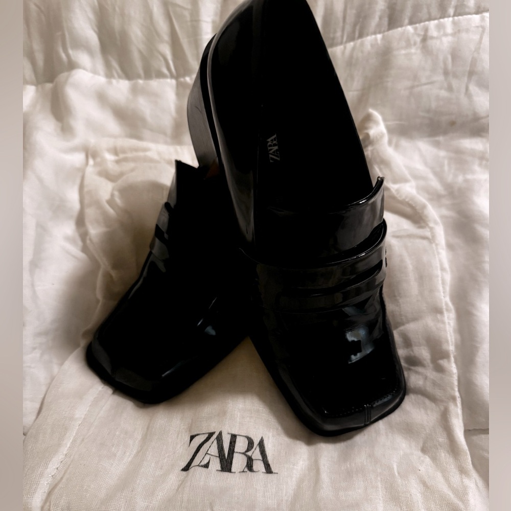 EUC ZARA Penny Loafer size 38